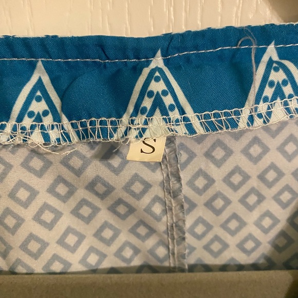 Ladies top/ Turquoise and white tunic - Picture 4 of 4